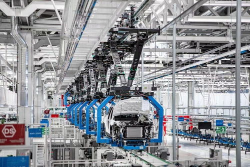 梅賽德斯-奔馳全面電動(dòng)再提速 探訪全新EQE誕生地北京奔馳順義工廠